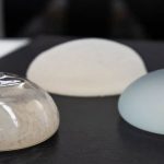 بررسی تنوع پروتز های سینه