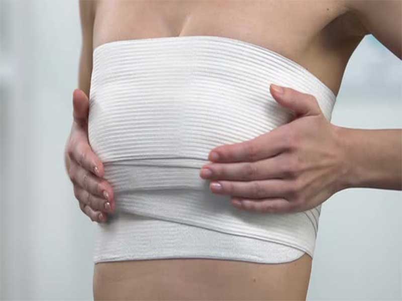 چگونه جای بخیه عمل ماموپلاستی را ترمیم کنیم؟